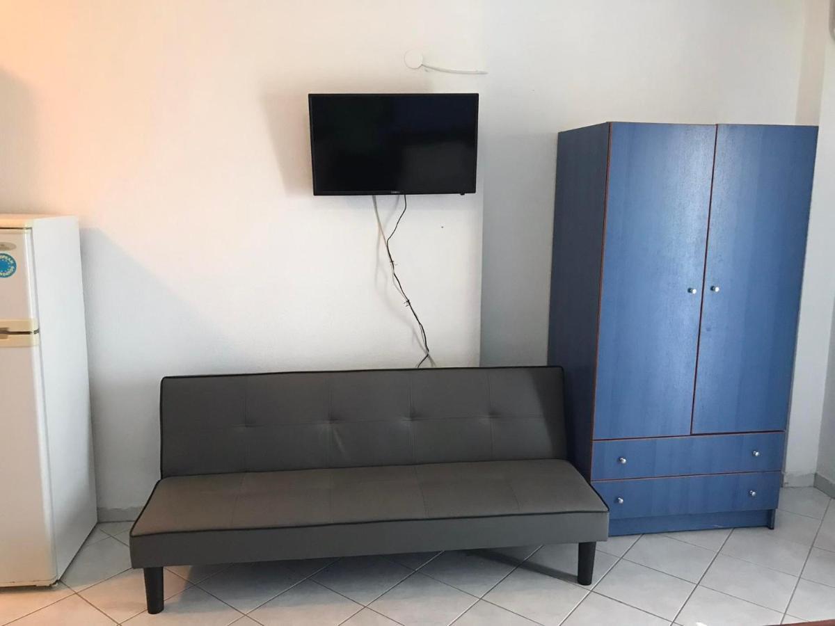 Karaoyli Apartments Studios Kókkinon Nerón エクステリア 写真